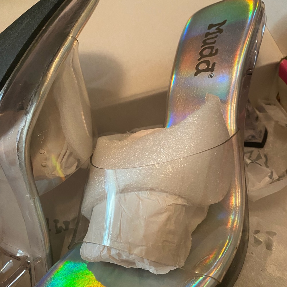 New in Box Mudd Maybelle clear Plastic size 7.5 slides heels sandals